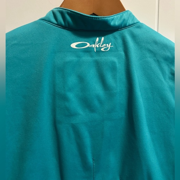 Oakley Women’s Zip Up size XS (fits more like S) - Picture 5 of 10